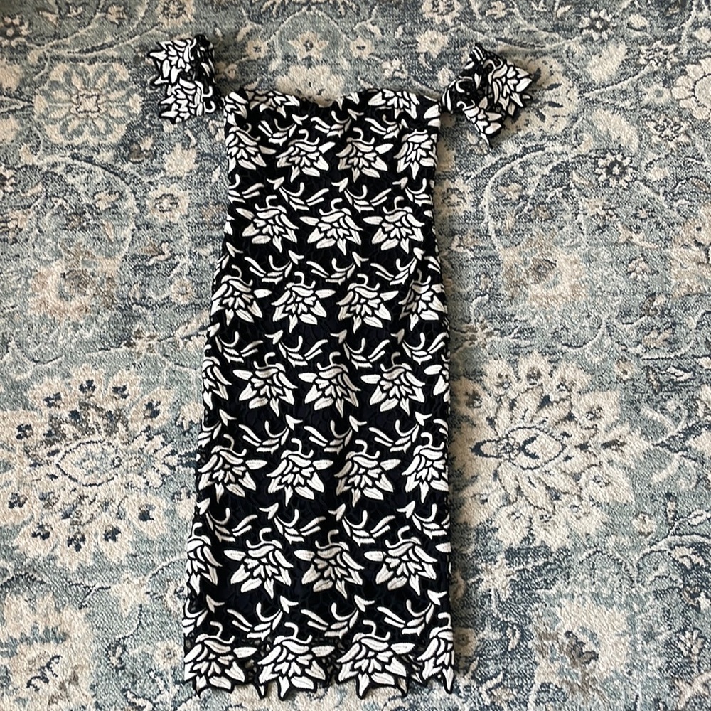 Gianni Bini floral cap sleeve midi dress